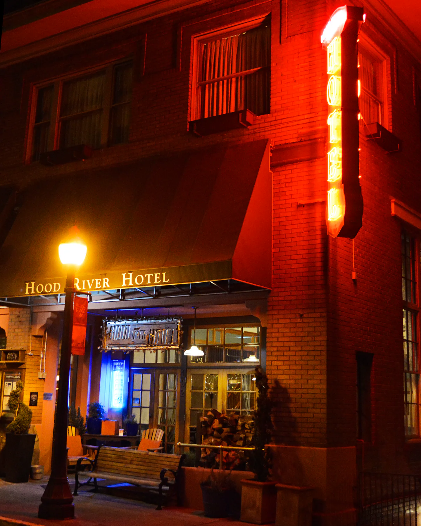 Hood River Hotel — 2 Hood River Hotel