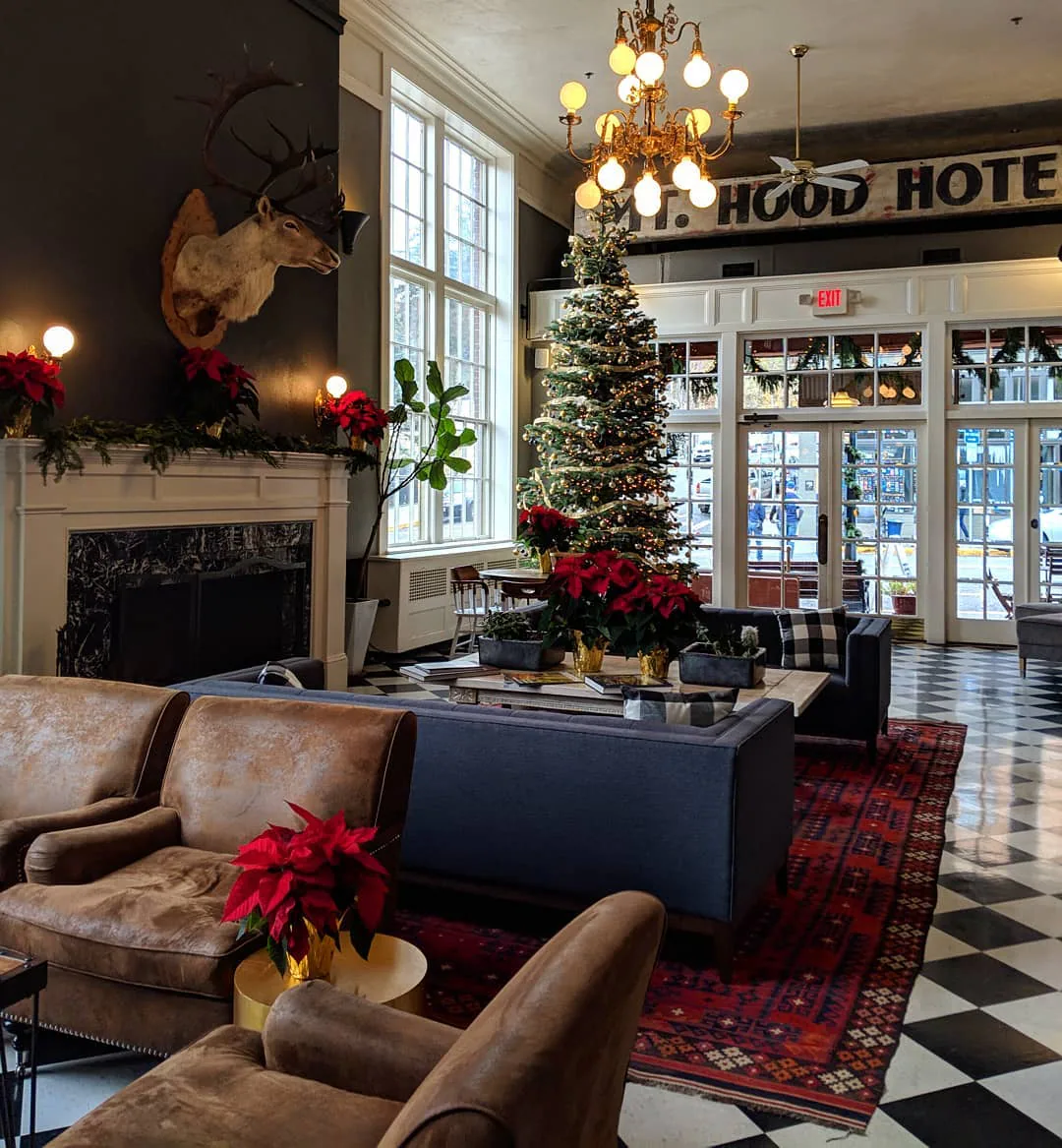 Hood River Hotel — HOlidayVibes